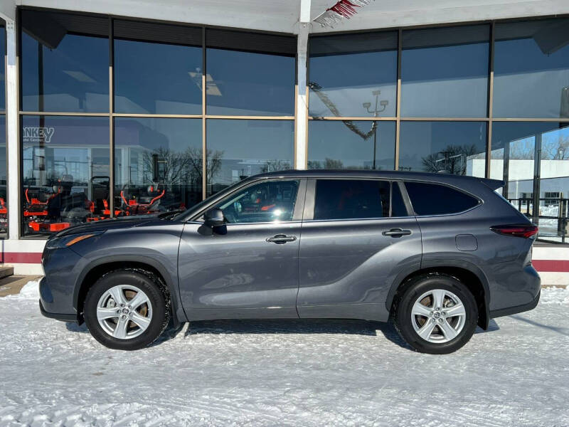 Used 2024 Toyota Highlander LE with VIN 5TDKDRBH0RS546778 for sale in Salina, KS