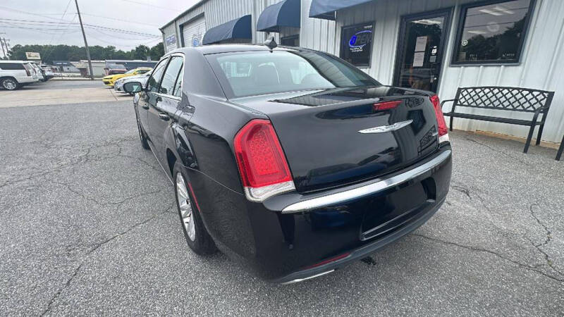 2017 Chrysler 300 Limited