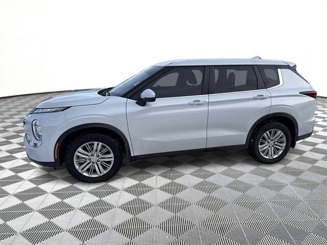 2023 Mitsubishi Outlander ES