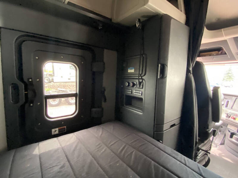 2025 Freightliner Cascadia