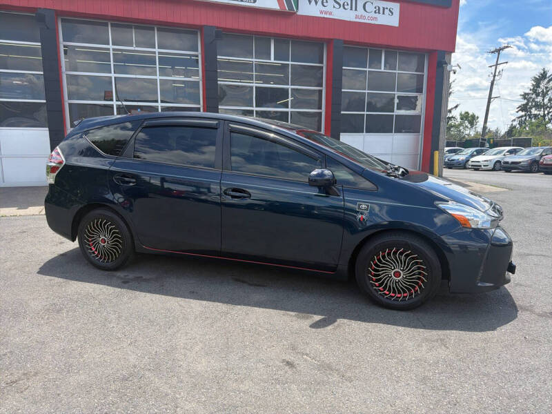 2017 Toyota Prius v Two