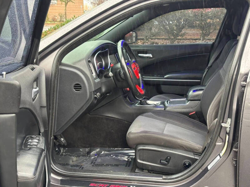 2016 Dodge Charger SXT's photo