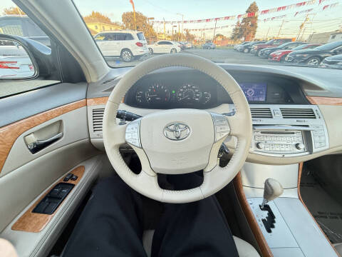 2005 Toyota Avalon XLS