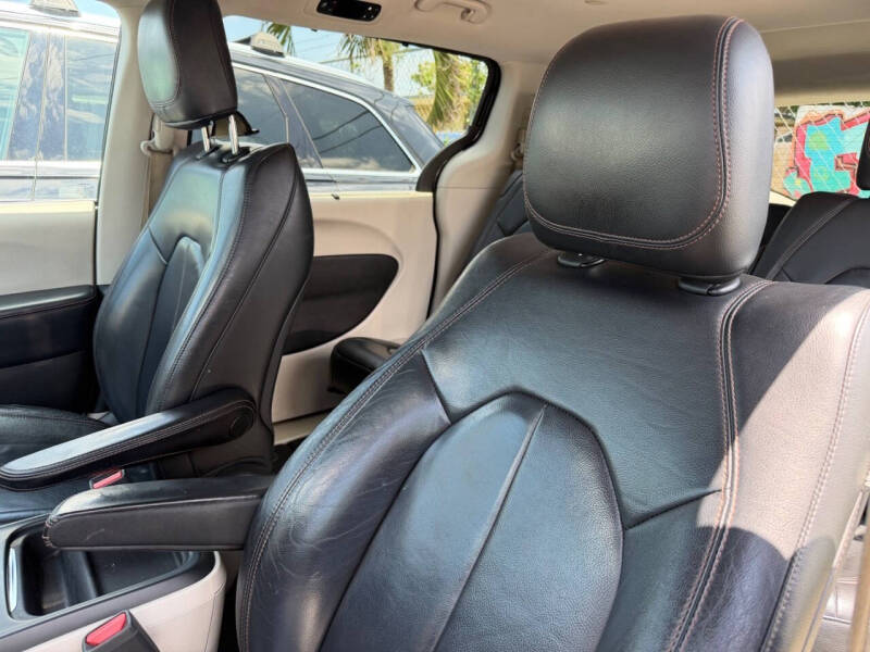 2017 Chrysler Pacifica Touring Plus