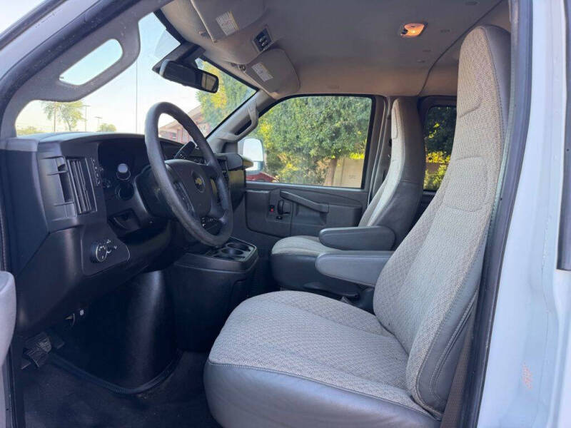 2025 Chevrolet Express LT 3500