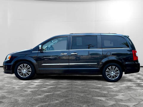 2014 Chrysler Town and Country Touring-L