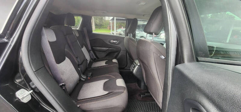 2016 Jeep Cherokee Sport