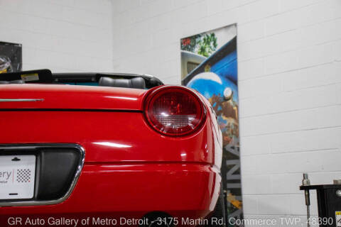 2002 Ford Thunderbird Deluxe