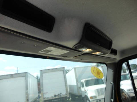 2013 Freightliner M2 106