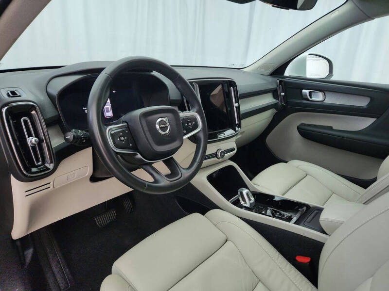 2023 Volvo XC40 B5 Plus Bright Theme