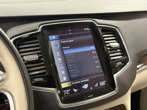 2016 Volvo XC90 T6 Momentum