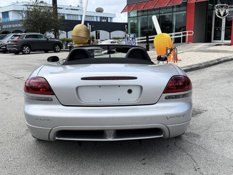 2004 Dodge Viper SRT-10