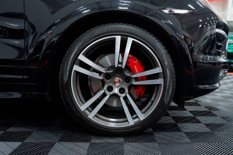 2014 Porsche Cayenne GTS