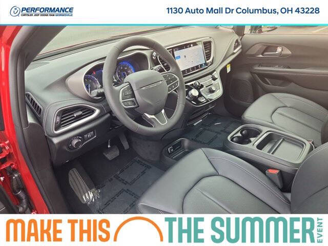 2027 Chrysler Pacifica Select
