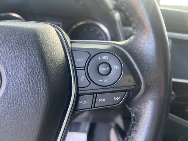 2020 Toyota Camry SE