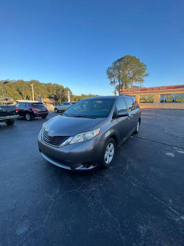 2011 Toyota Sienna for sale at BSS AUTO SALES INC in Eustis FL