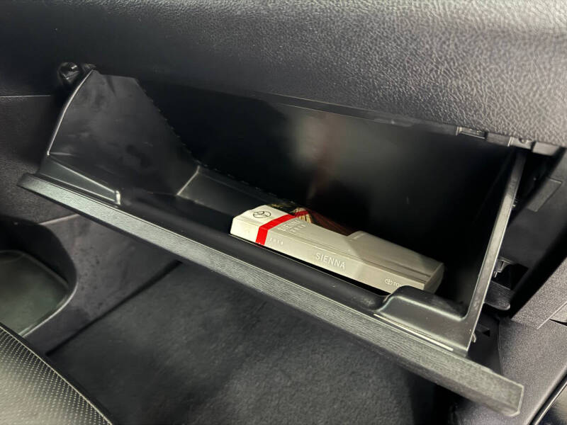 2018 Toyota Sienna SE Premium 8-Passenger