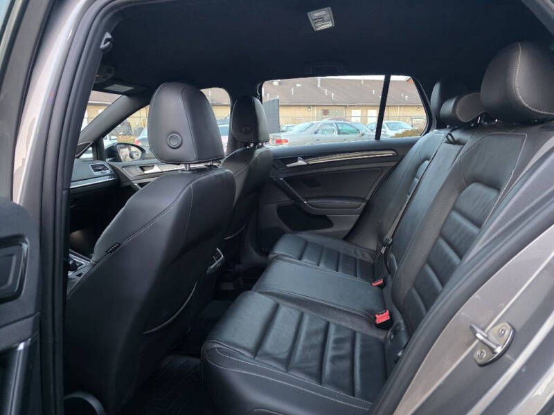 2017 Volkswagen Golf R 4Motion