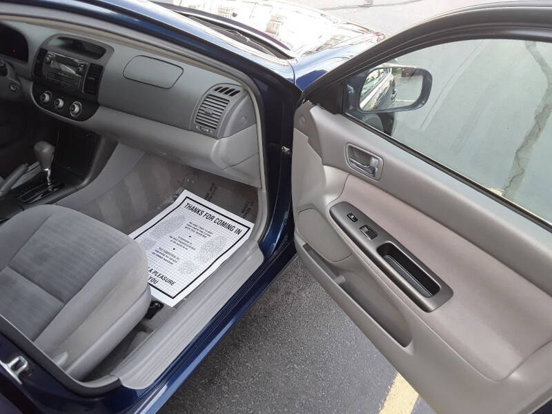 2005 Toyota Camry LE