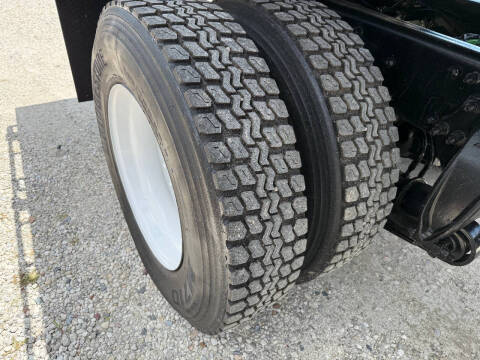 2017 Freightliner M2 106