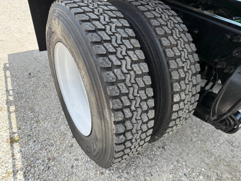 2017 Freightliner M2 106