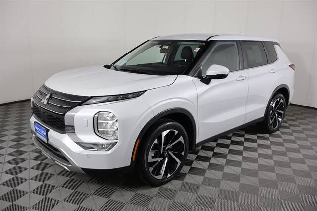 2023 Mitsubishi Outlander SE