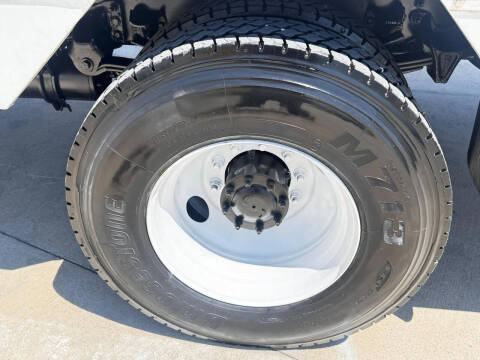 2017 Freightliner M2 106