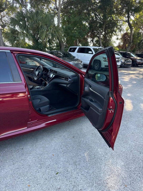 2020 Toyota Camry Hybrid LE