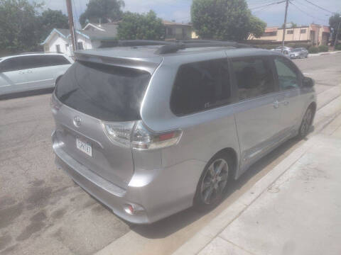 2012 Toyota Sienna SE 8-Passenger