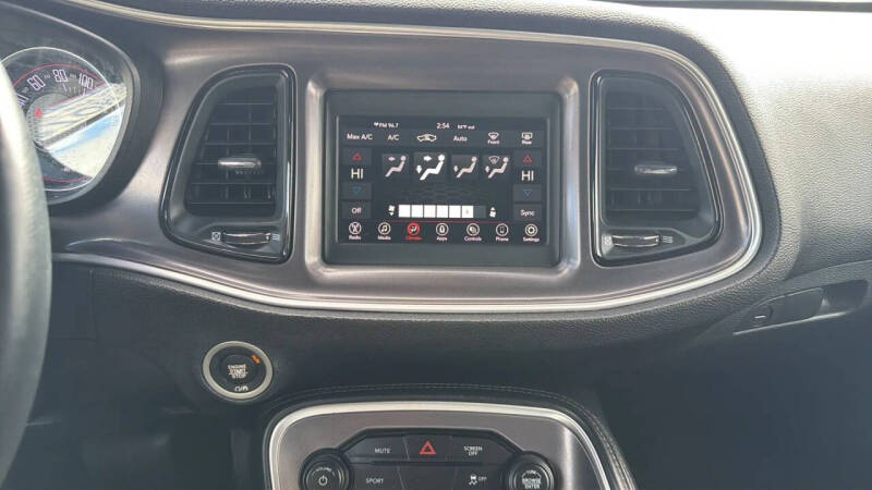 2021 Dodge Challenger SXT