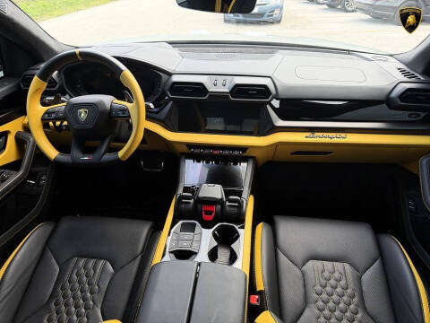 2025 Lamborghini Urus SE