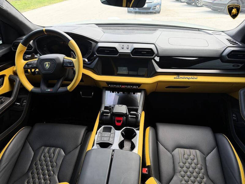 2025 Lamborghini Urus SE