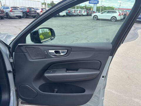 2024 Volvo XC60 B5 Plus Dark Theme