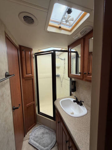 2009 Damon Challenger 376