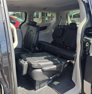 2017 Chrysler Pacifica Touring-L