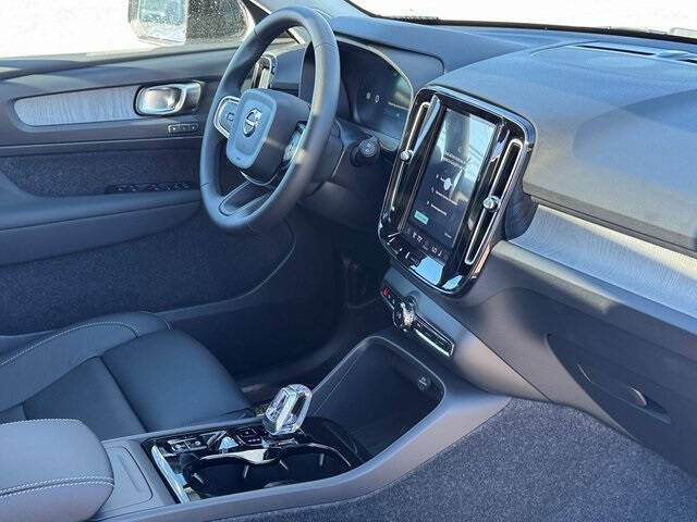 2026 Volvo XC40 B5 Plus