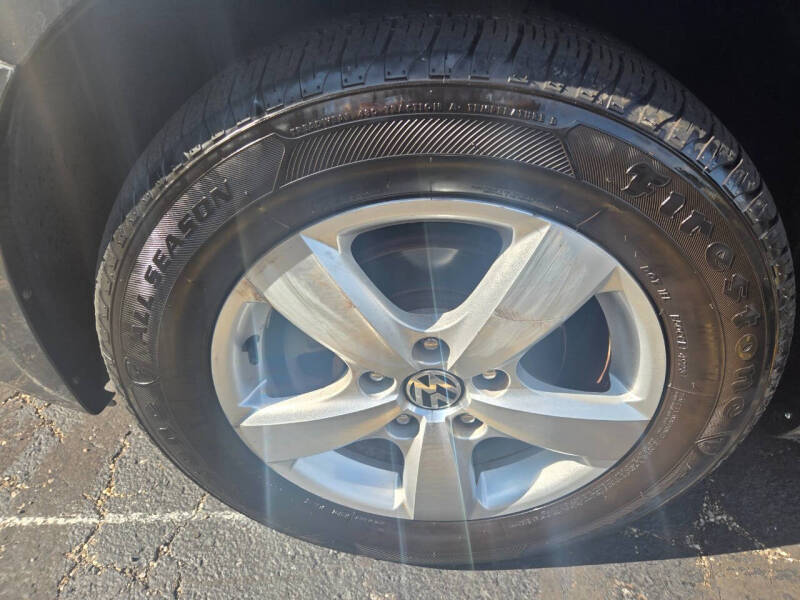 2011 Volkswagen Routan SEL