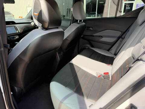 2023 Nissan Kicks SR