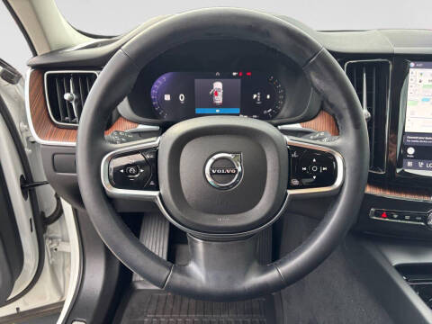 2024 Volvo XC60 B5 Plus Dark Theme
