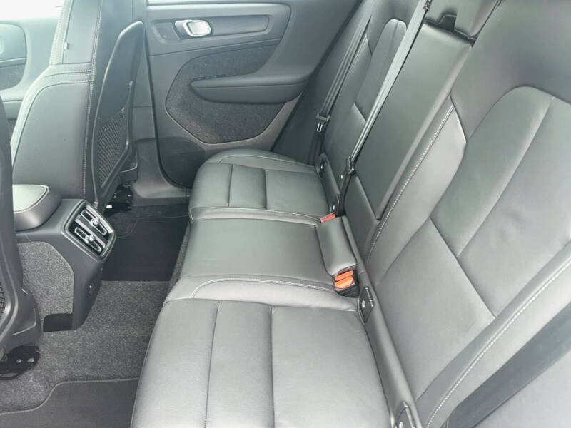 2025 Volvo XC40 B5 Plus Bright Theme