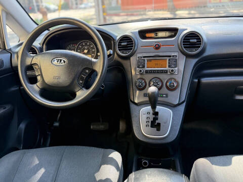 2009 Kia Rondo LX