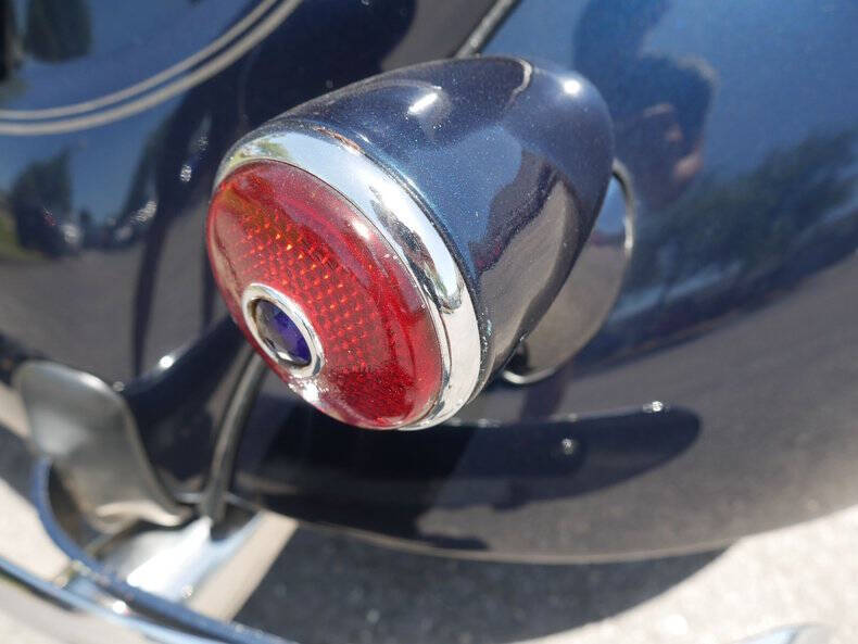 1937 Ford Deluxe