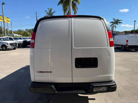 2022 Chevrolet Express 2500