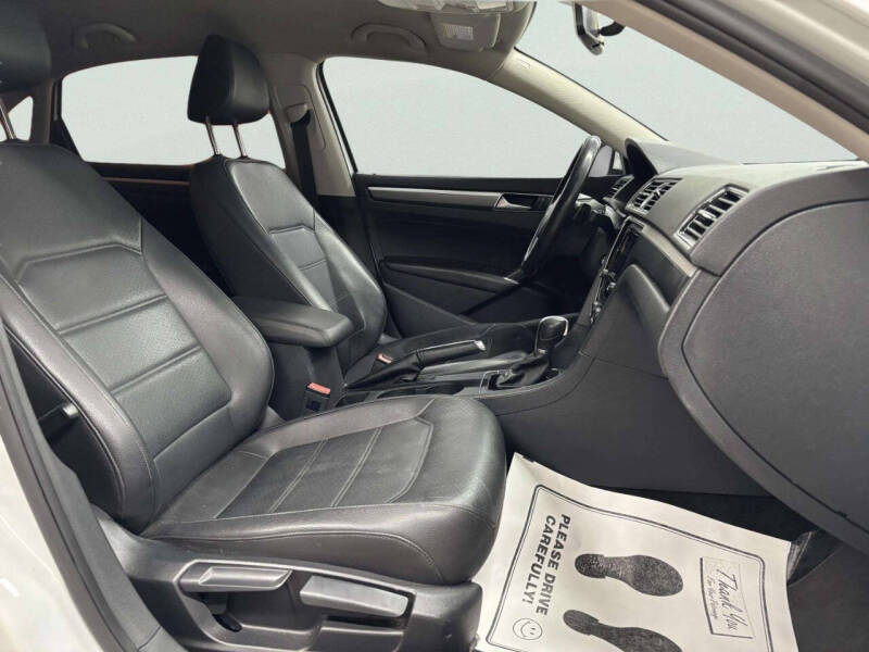 2017 Volkswagen Passat 1.8T R-Line