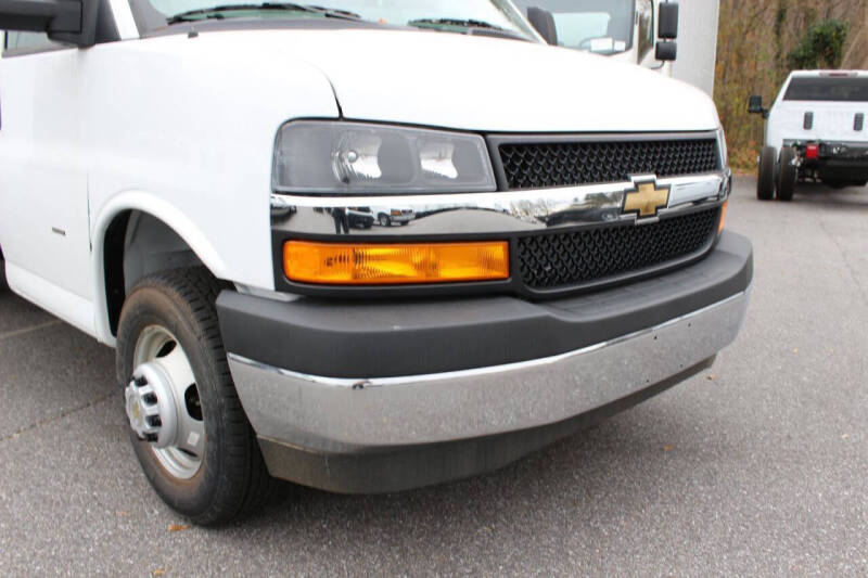 2025 Chevrolet Express 3500