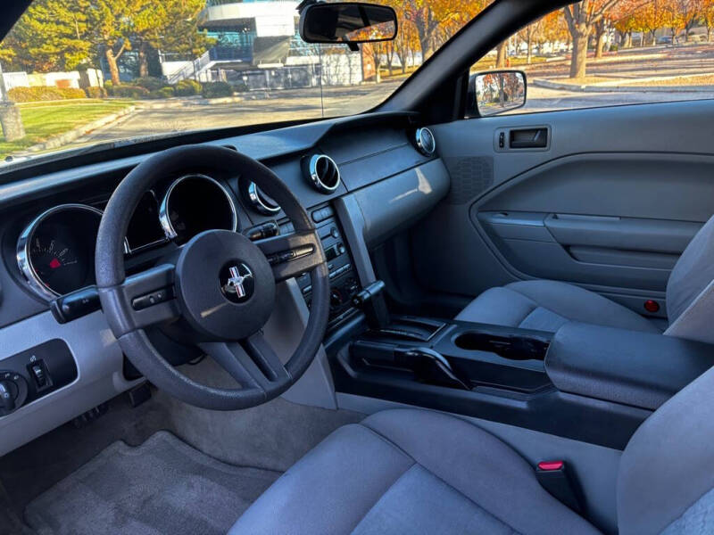 2007 Ford Mustang V6 Deluxe