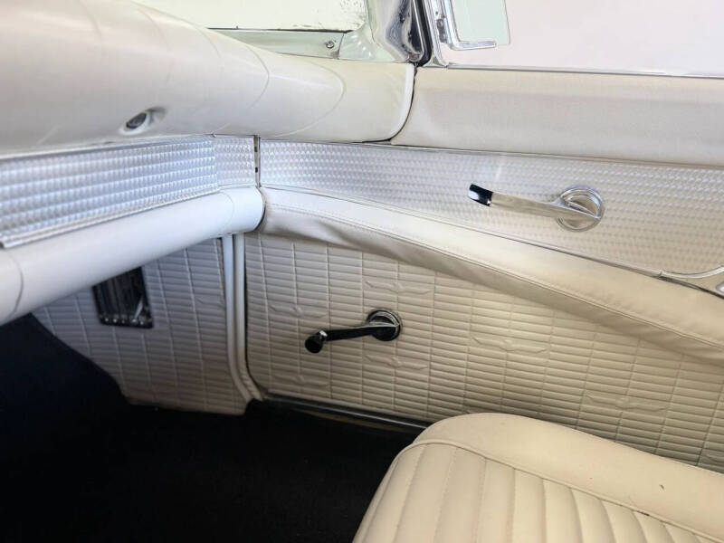 1957 Ford Thunderbird