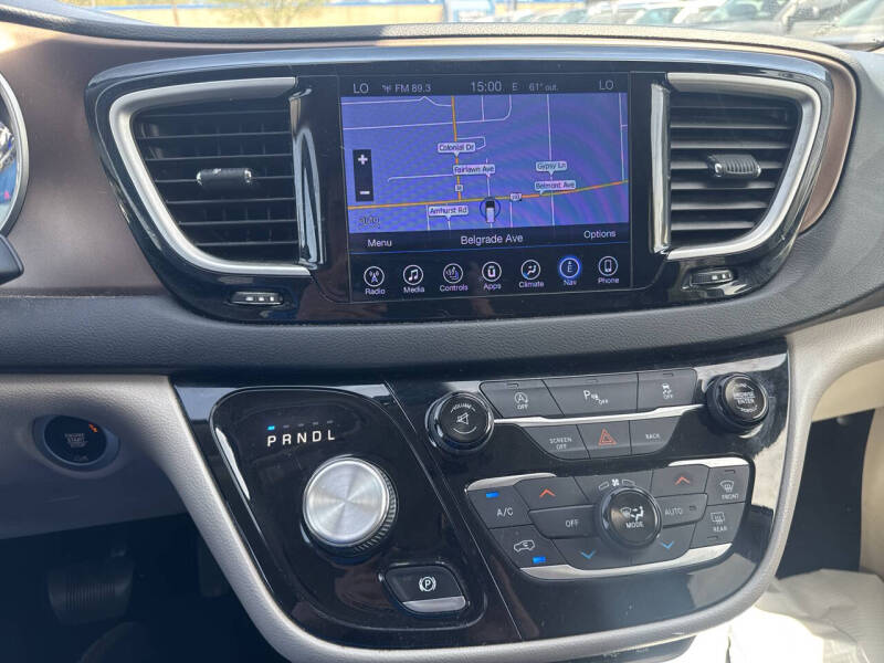 2017 Chrysler Pacifica Touring-L