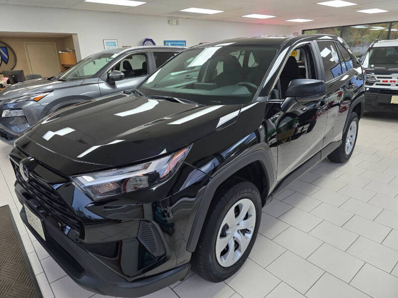2024 Toyota RAV4 LE's photo