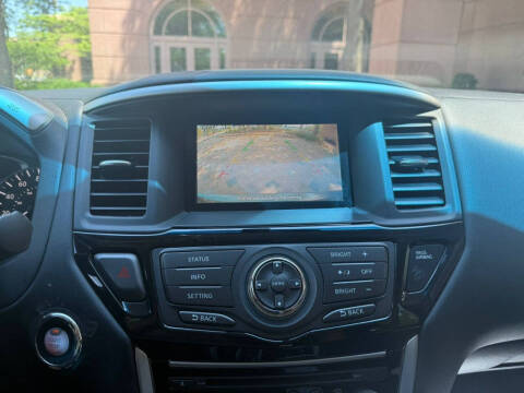 2016 Nissan Pathfinder SV